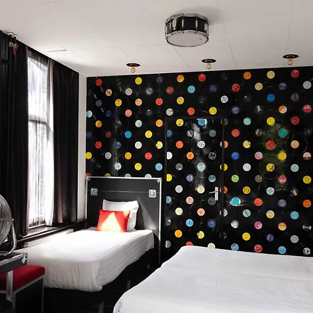 Backstage Hotell 2*