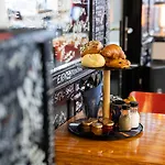 Backstage מלון 2*