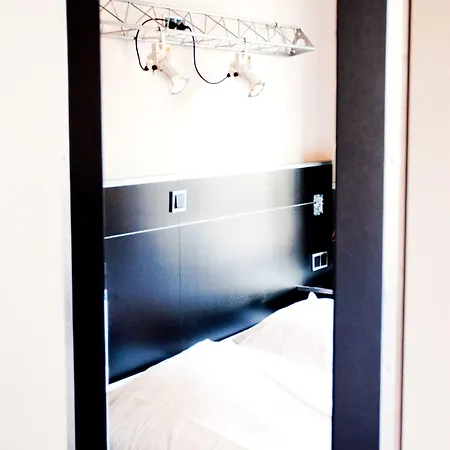 Hotel Backstage 2*