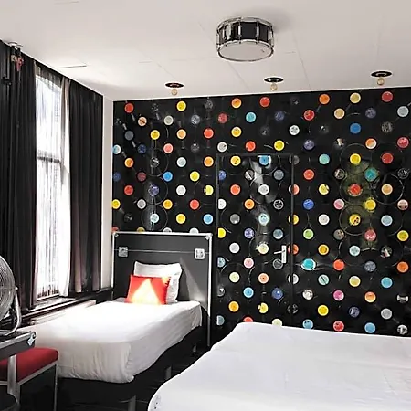 Backstage Hotel 2*