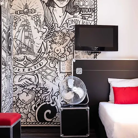 Hotel Backstage 2*